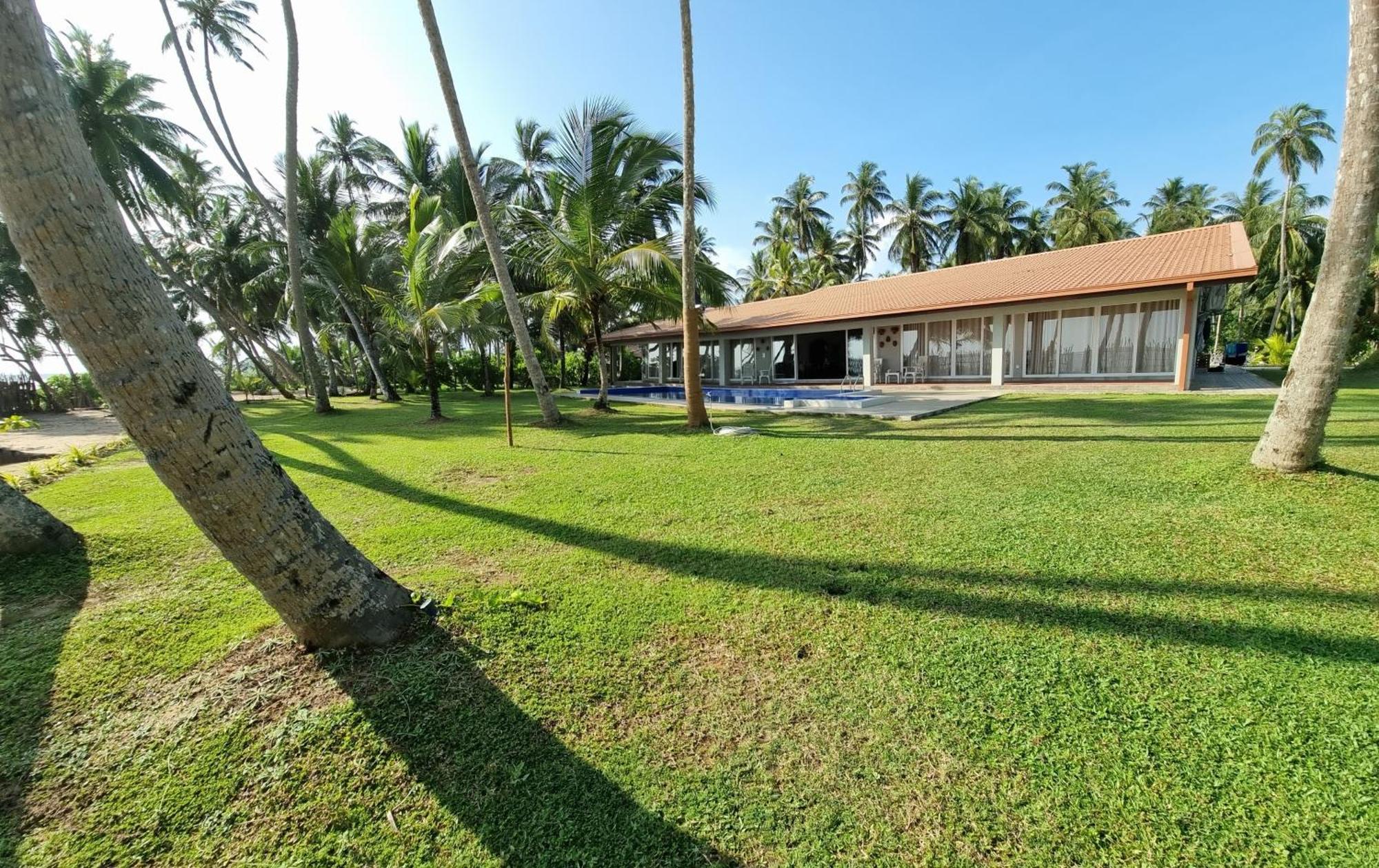 Arhimser Villa-Superb 4 Bedroom Beachfront For 8 In Ranna, Tangalle, Bb, Pool, Free Pick Up For 7 Night Stays Arriving Together, Serviced, Taxes Included الغرفة الصورة